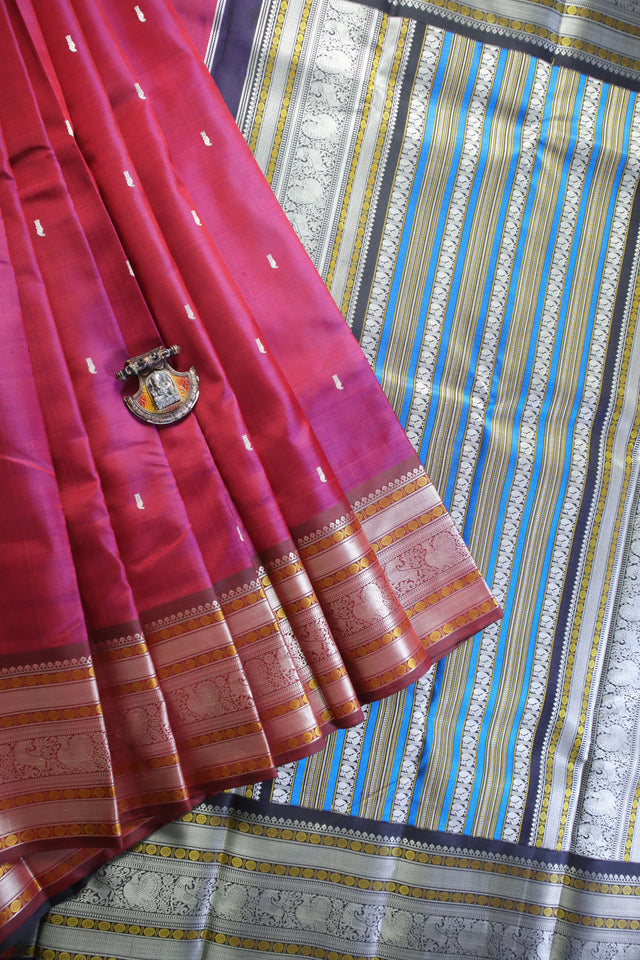 Gadwal handloom sarees at wholesale prices by Gadwal weavers society  Ameerpet Hyderabad - YouTube