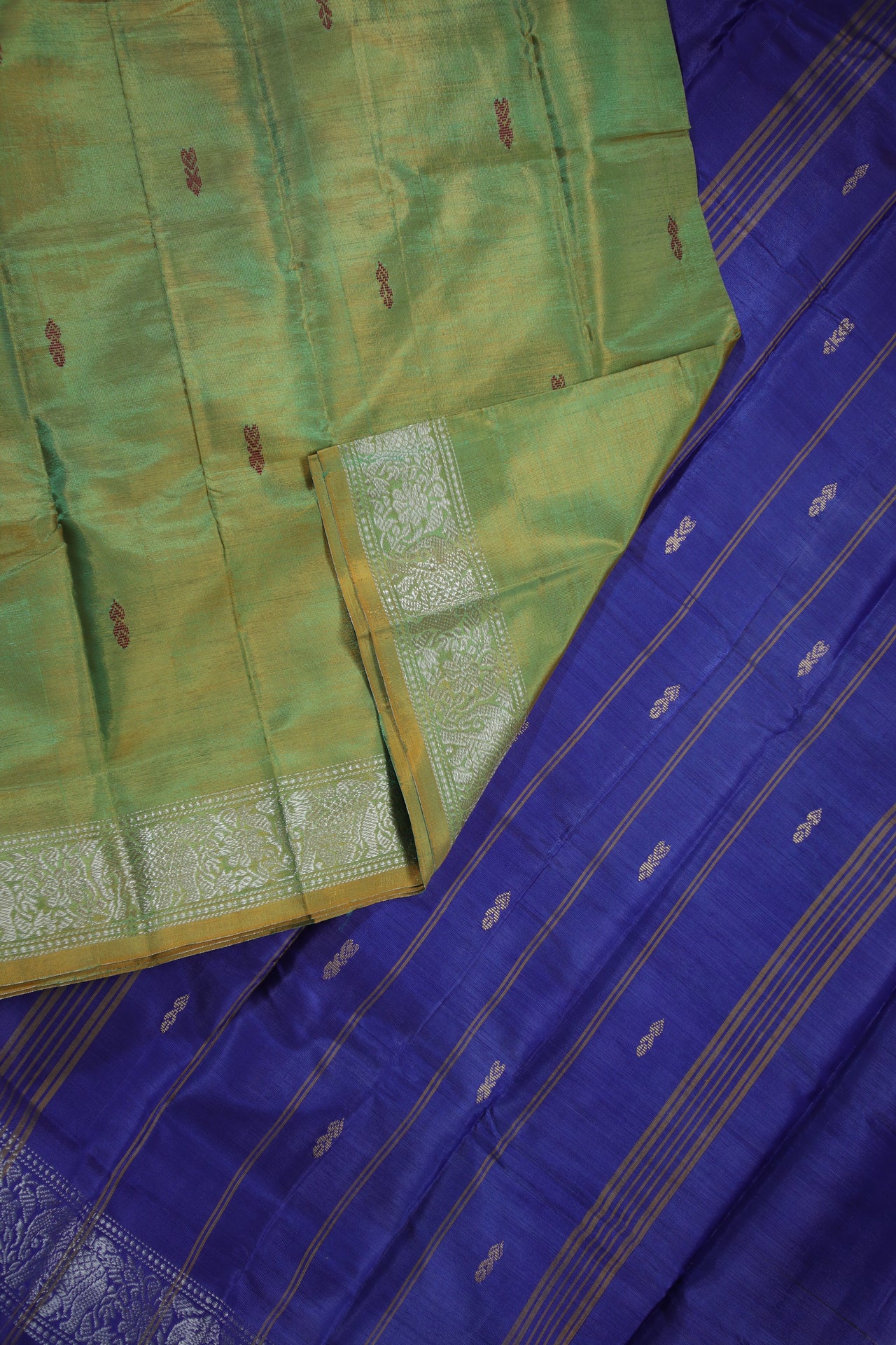 Buy Attire Fashion's Banana Pith Saree (Golden Rod) with Pale Green Border  (No Blouse) at Amazon.in